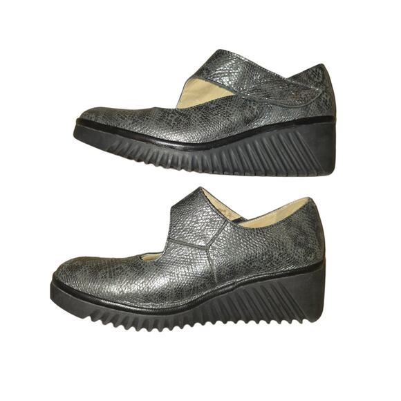 Fly London Lato Mary Jane Platform Wedge Silver Leather US 8  EU Size 38 - Picture 2 of 10